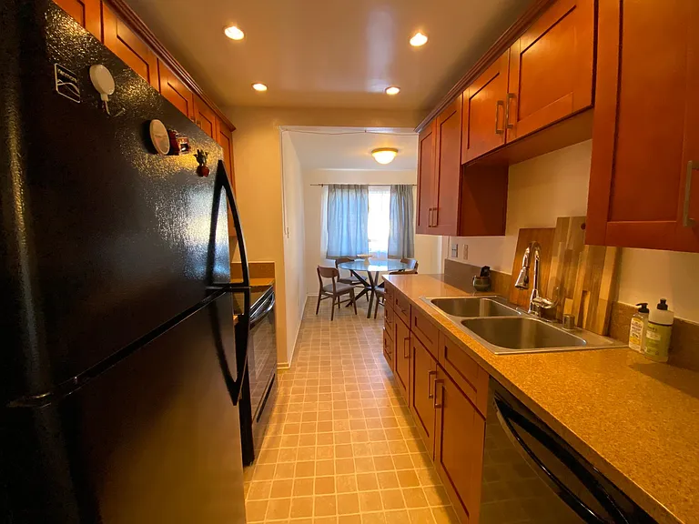 355 S Madison Ave — Photo 10