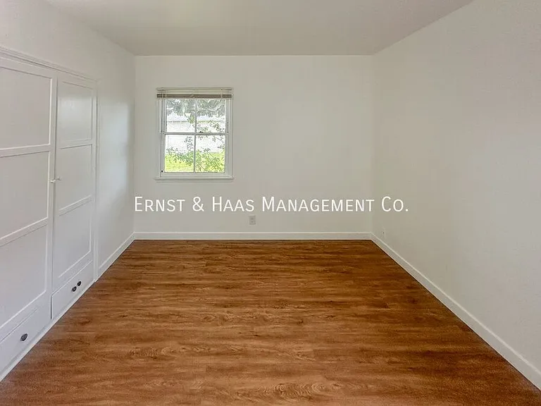 1618 E 63rd St — Photo 14