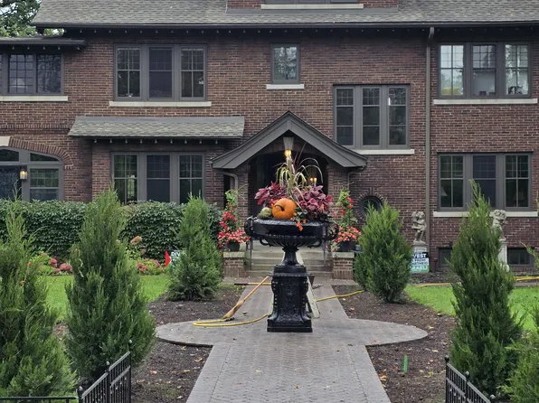 1826 Summit Ave, Saint Paul, MN