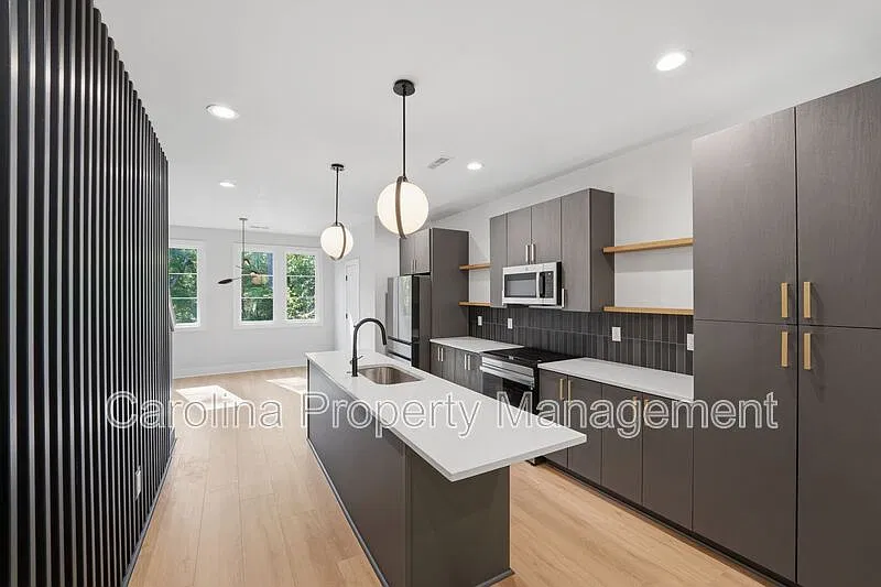 1312 Carolyn Dr
