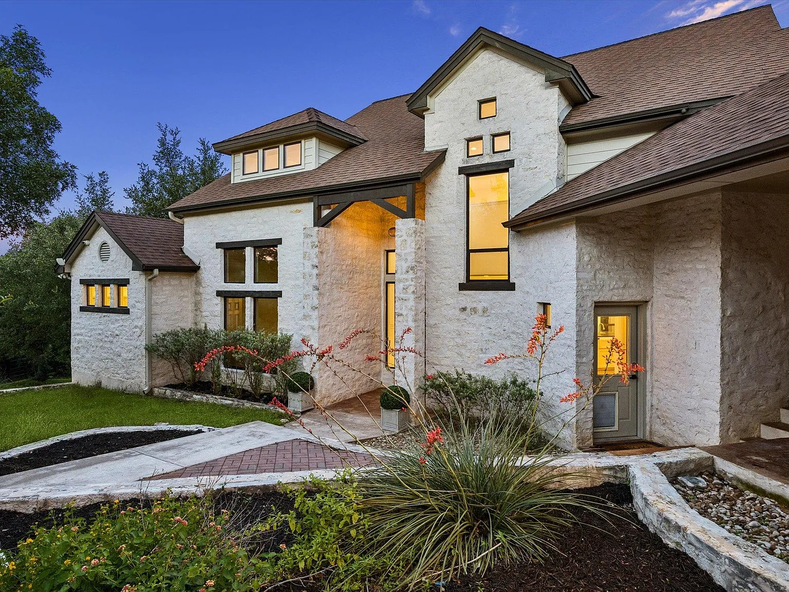 6 bed, 5.0 bath, 3794 sqft, $15,000 — Photo 4