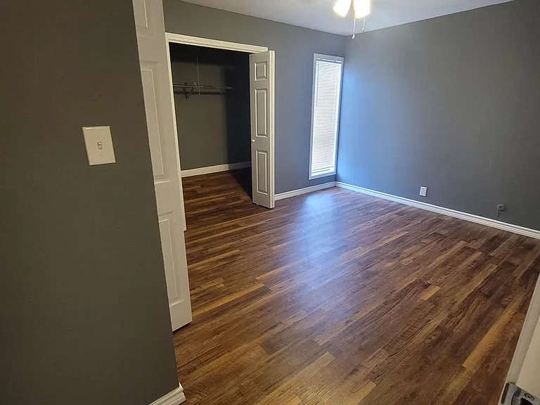 527 E Caney St #G — Photo 4