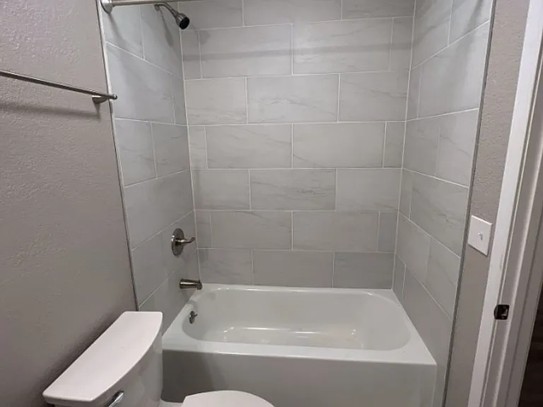 4524 Thompson Ct #B — Photo 11