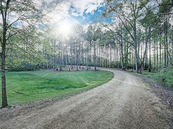 3rd image of 329 County Line Rd