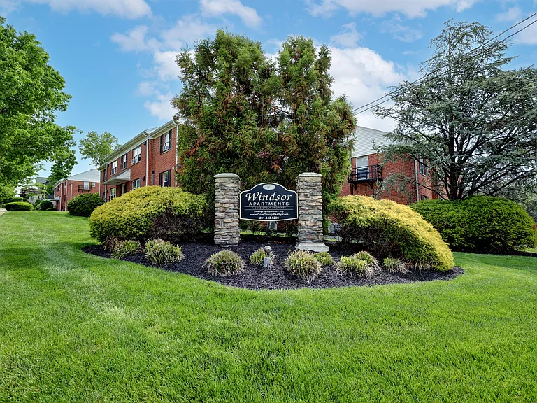 Windsor Apartments — Photo 24