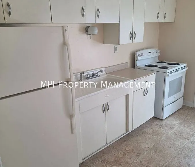 332 N 75th St #7 — Photo 2