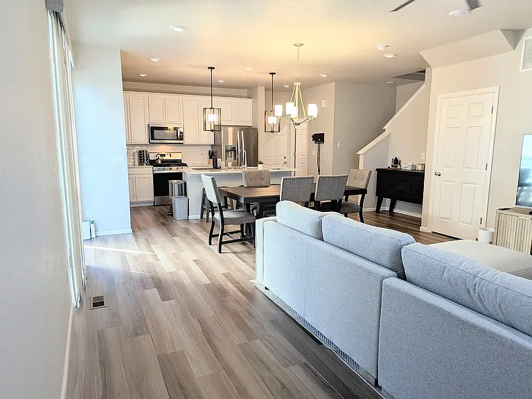 387 Courtfield Way — Photo 31