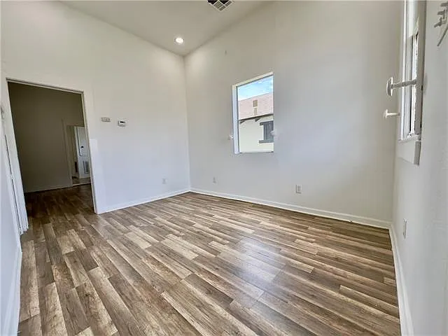 433 Homer St — Photo 3