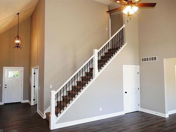 4th image of 172 Simmons Dr