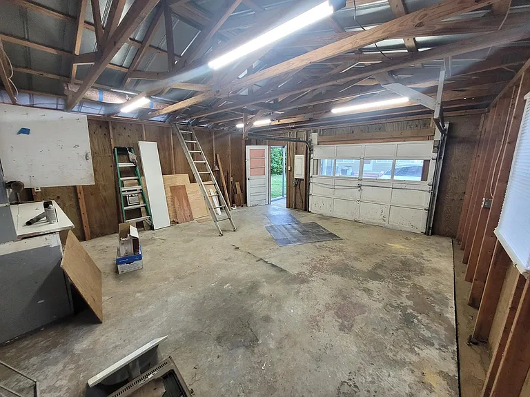 910 Edwards Ave — Photo 24