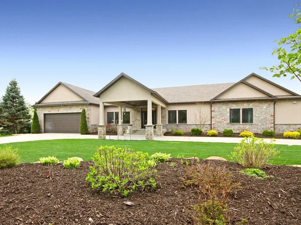 53303 Nadine St, South Bend, IN 46637