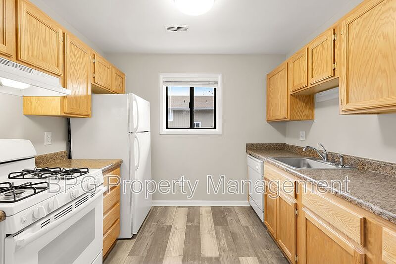 1st image of 129 Green St APT 2