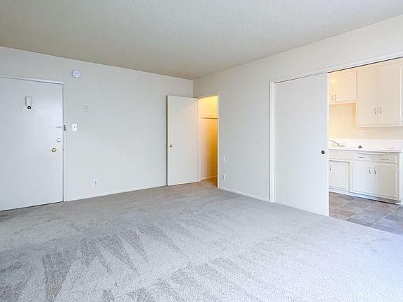3rd image of 3159 W 11th St APT 11