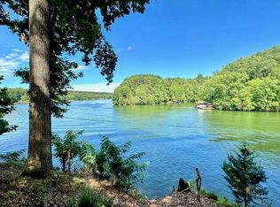 340 Lakecrest Dr, Hardy, VA 24101