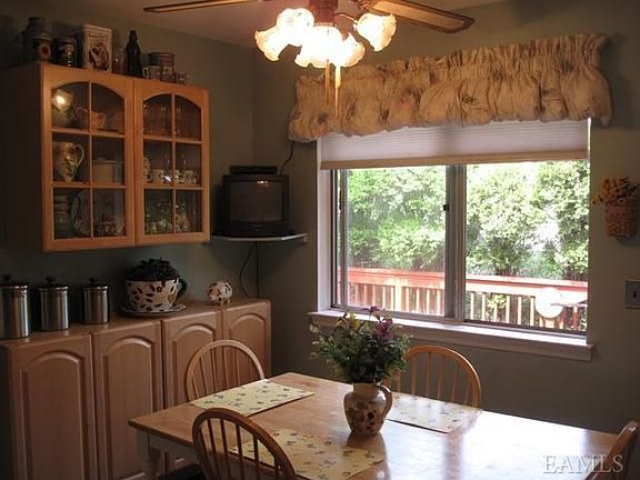 5th image of 2 Lakeville Dr