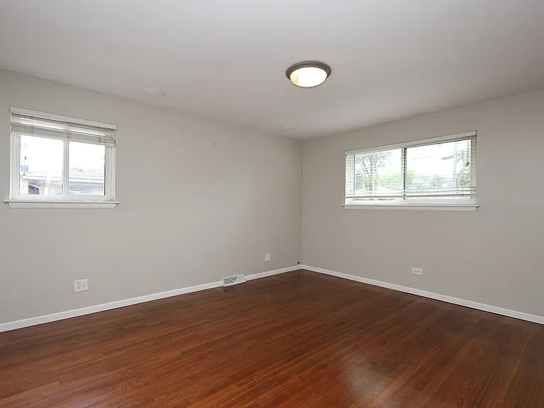 613 Leamington Ave — Photo 13