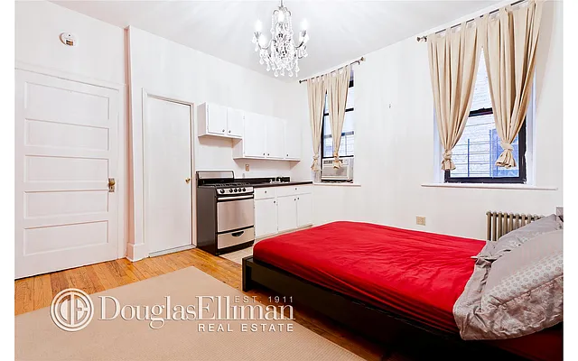 Sold by Douglas Elliman | media 15