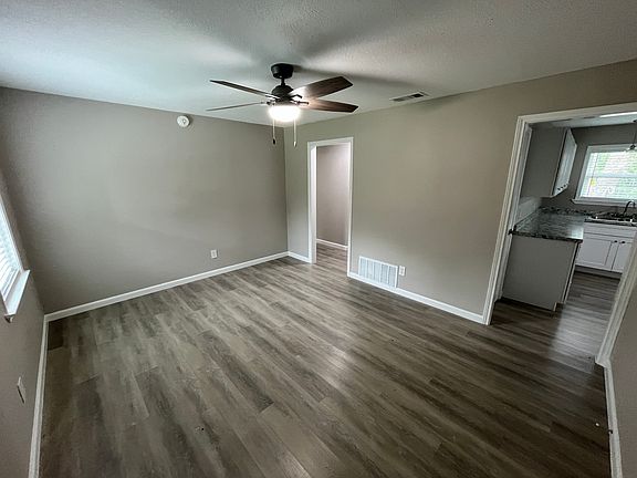 3rd image of 4327 Scottsdale Dr