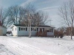 104 Fairholm Dr, Waverly, IA 50677