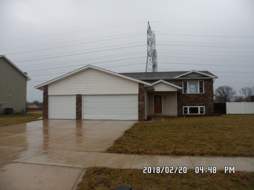 1st image of 1105 Lakeside Dr