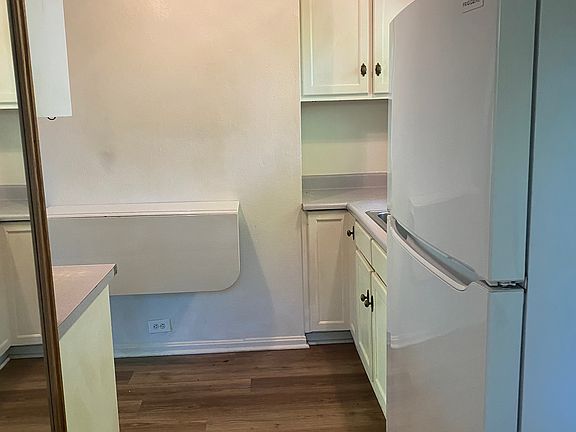2nd image of 607 Oak St