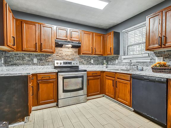 5th image of 4251 Chestnut Lake Ave