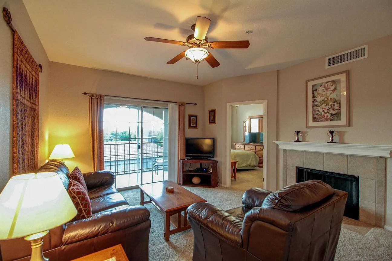 2 bed, 929 sqft, $1,695 — Photo 1