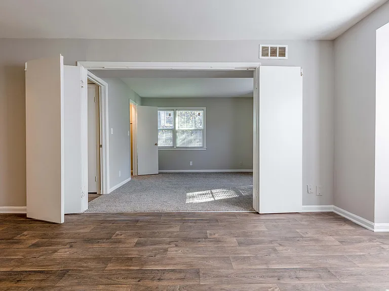 The Avenue Apartments — Photo 8