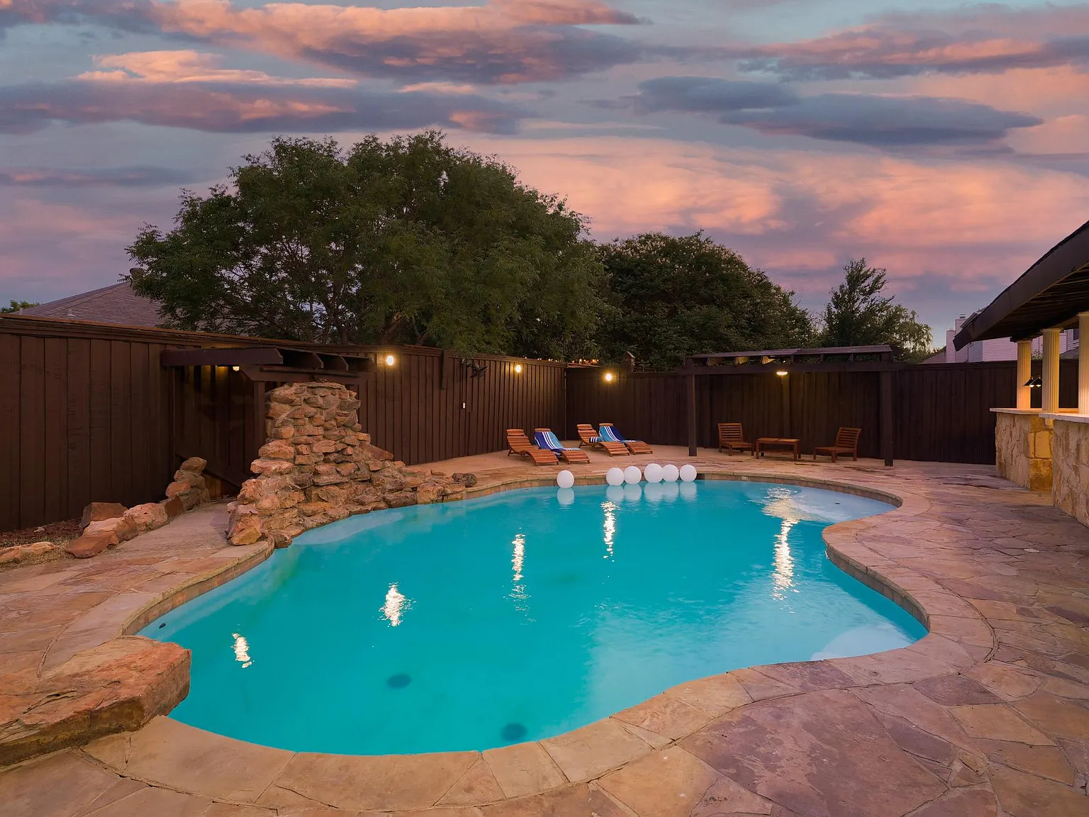 5 bed, 3138 sqft, $6,800 — Photo 4