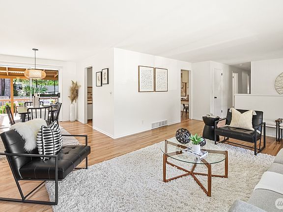 5th image of 18039 Burke Avenue N