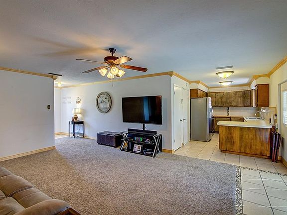4th image of 523 Southlake Dr