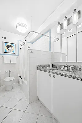 Bathroom, photo 1