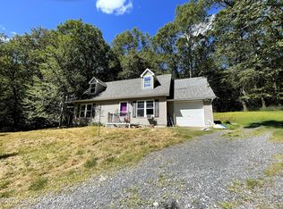 219 Tahoe Ln, Henryville, PA 18332