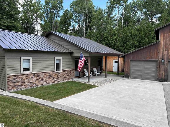 4th image of 15706 Betsie River Dr