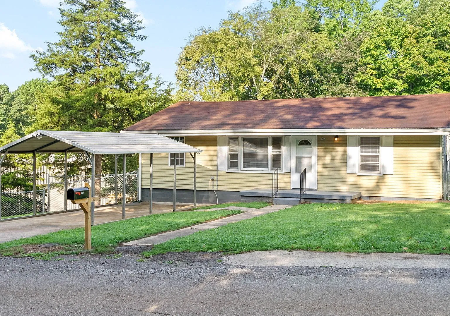 Charming Bungalow style home — Photo 1