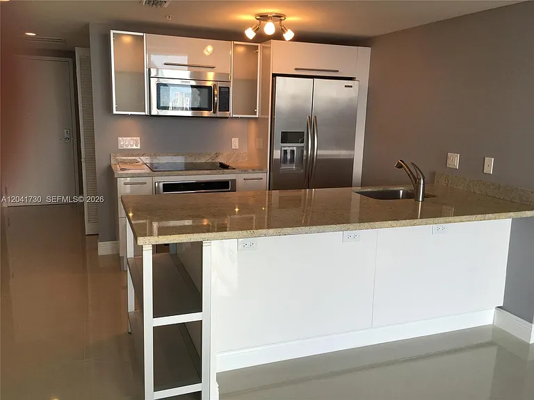 185 SW 7th St #2104 — Photo 4