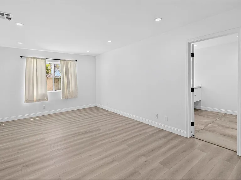 5270 Sepulveda Blvd — Photo 14