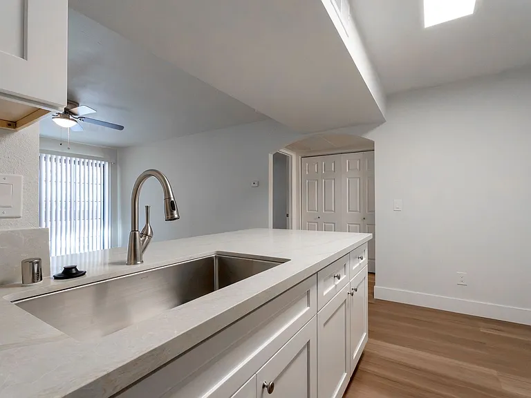 5158 S Jones Blvd #203 — Photo 15