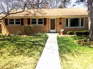 577 Drake St, Libertyville, IL 60048