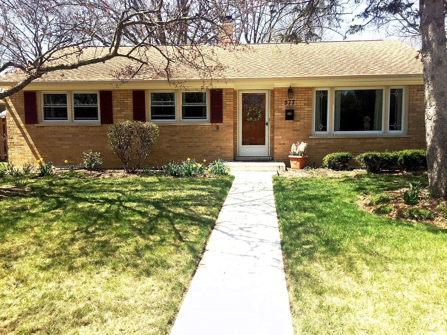 577 Drake St photo 1