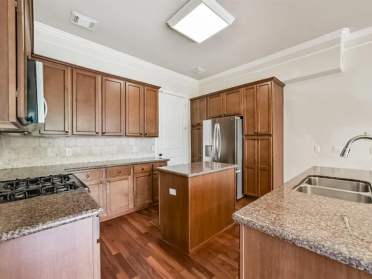 11025 Robin Hood Ct — Photo 13