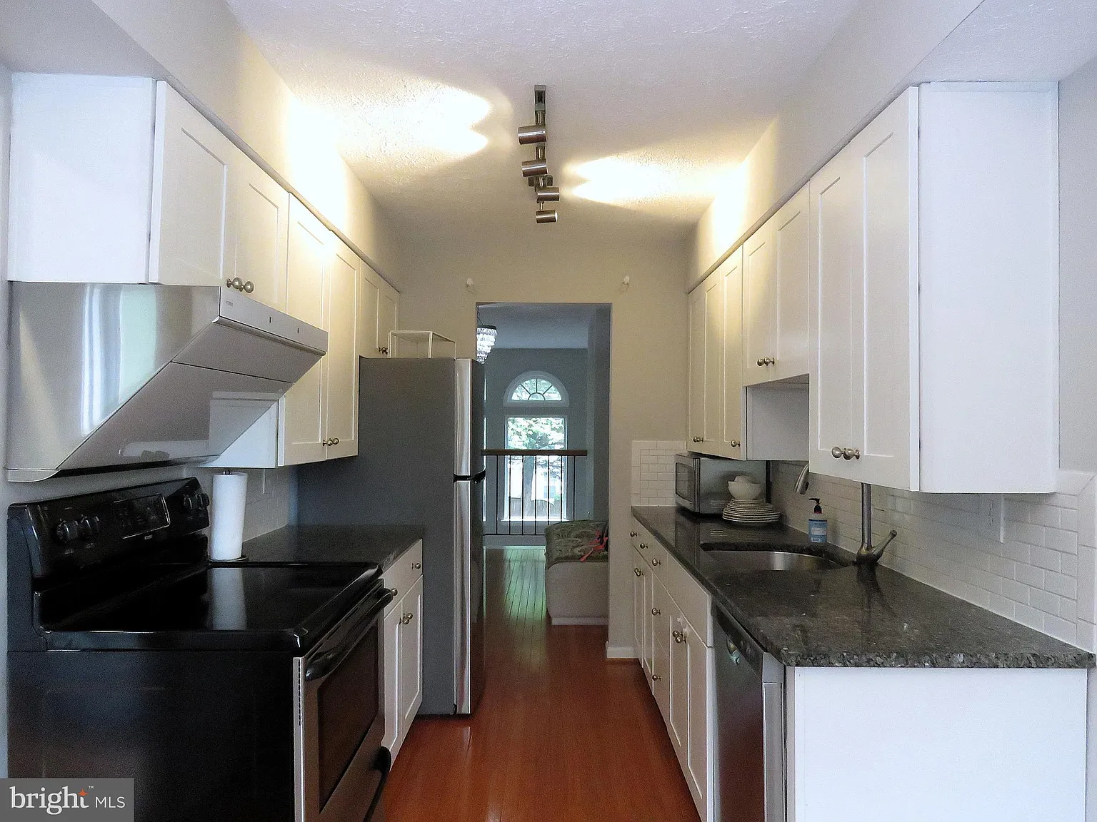 2 bed, 4.0 bath, 1460 sqft, $2,750 — Photo 4