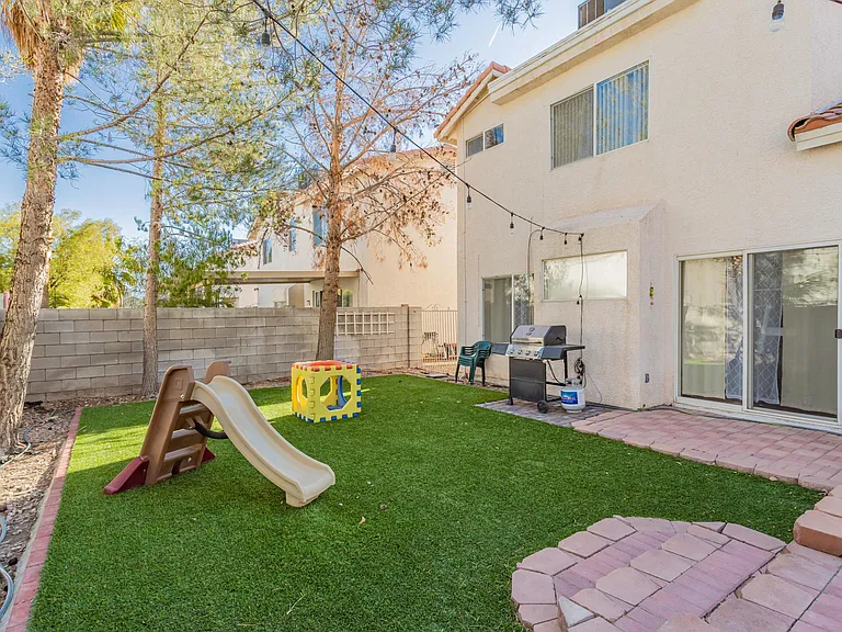 8708 Raindrop Canyon Ave — Photo 23