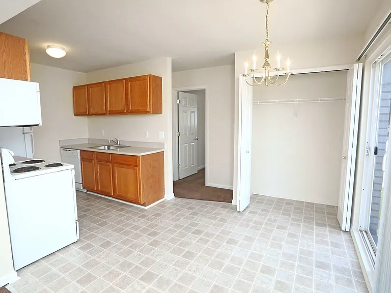 Kings Lane Apartments — Photo 5