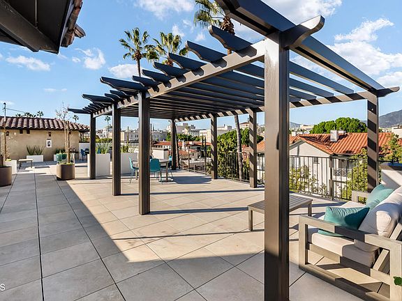 5th image of 139 S Oak Knoll Ave #102