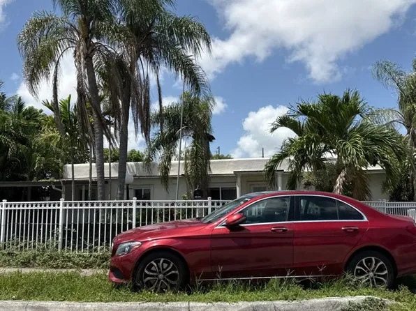 660 E 10th Pl, Hialeah, FL 33010