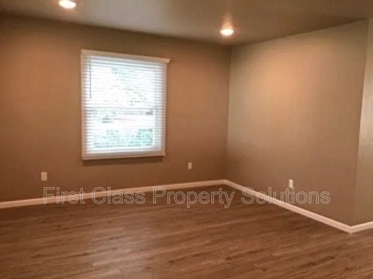 7001 NW 45th St — Photo 6