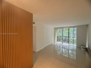 8810 Fontainebleau Blvd APT 217, Miami, FL 33172