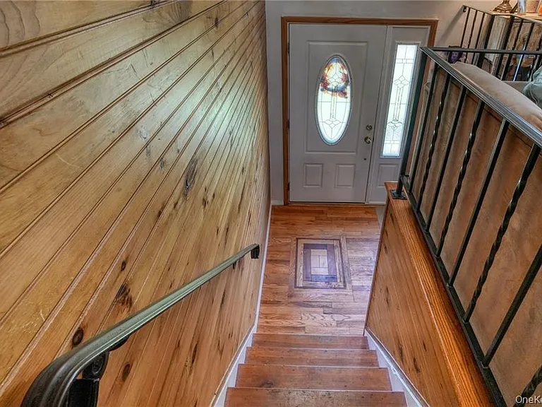 10 Capital Dr — Photo 3