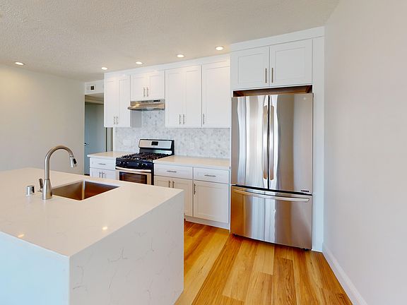 4th image of 1040 Ashbury St #3